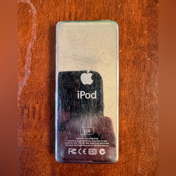 iPod Nano (1st Generation) 2GB - White - Picture 3 of 8